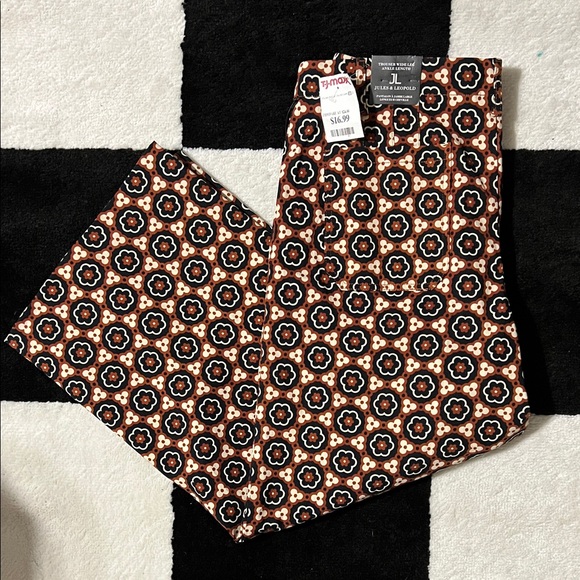 Jules & Leopold Geometric Patterned Cropped Pants - Black, Brown, White - Picture 3 of 3
